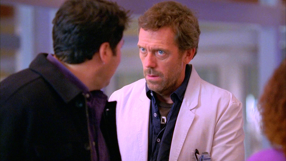 Доктор хауз 2. Доктор хауз 2 сезон 24 серия. Мишель трахтенберг доктор хаус. Доктор хаус 2 сезон 2 серия поцелуй. Хью лори доктор хаус 1 сезон.